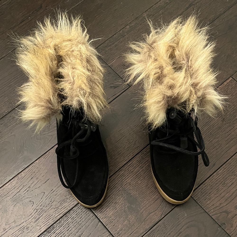 Cecelia New York Womens’ Holly Black Fur-Trim Wedge Booties